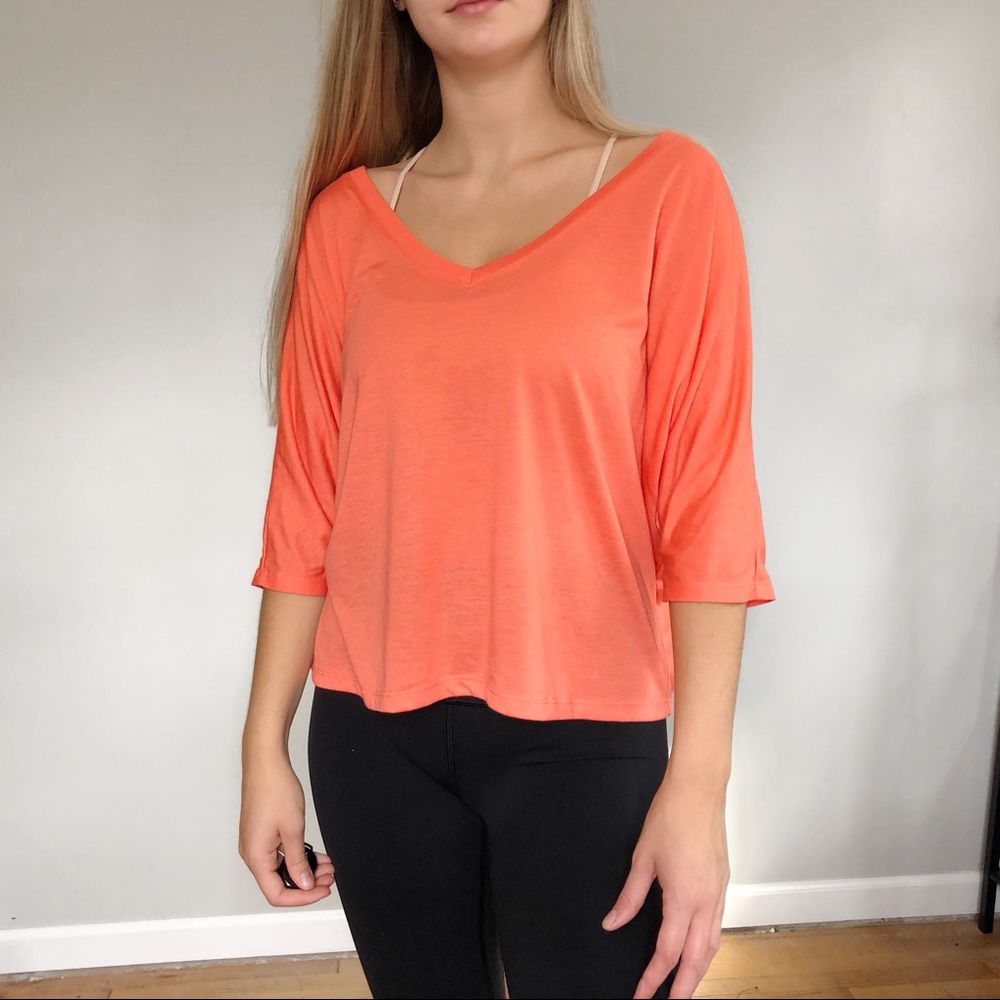 Alo Yoga Mid length Top